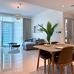 Vibrant 1Br Apartment With Marina & Ocean View