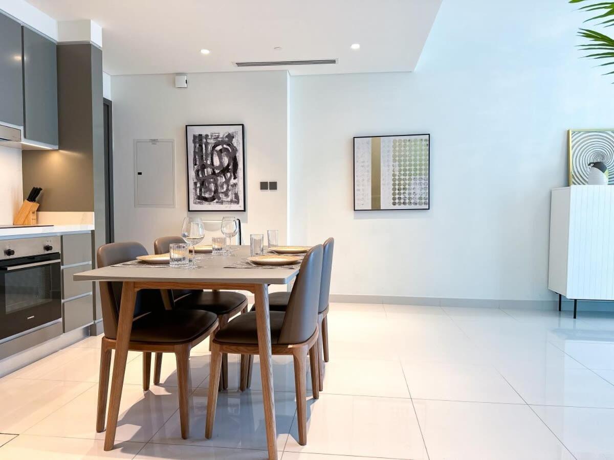 Vibrant 1br With Marina & Ocean View Apartment *
